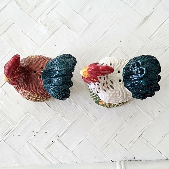 Set of Rooster Chicken Salt and Pepper Shakers Porcelain Unbranded 4" x 3.5" - Picture 6 of 7